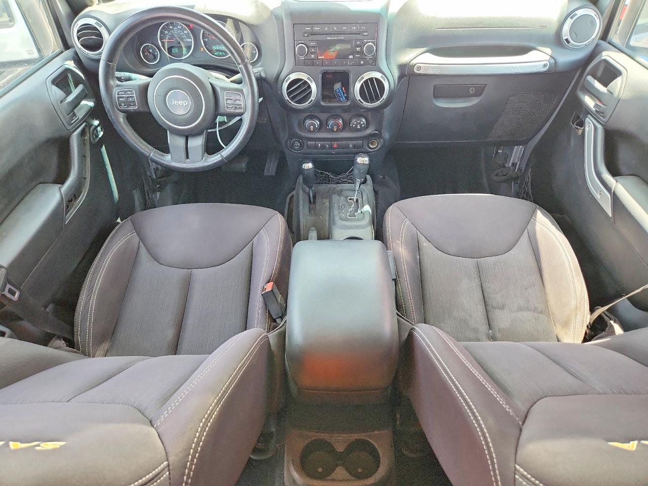2014 JEEP WRANGLER UNLIMITED SAHARA — Фото 8 из 13