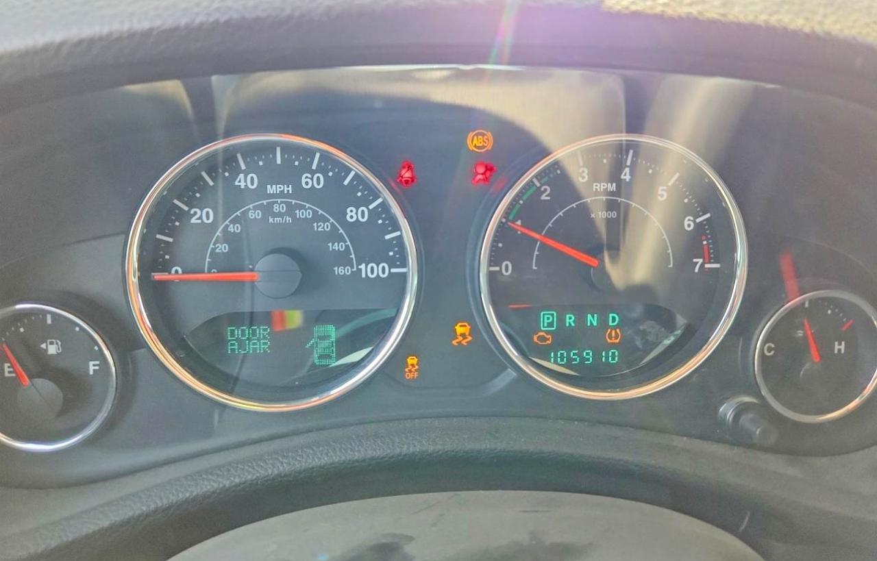 2014 JEEP WRANGLER UNLIMITED SAHARA — Фото 9 из 13