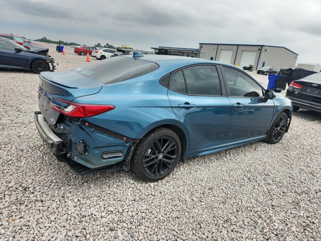 2026 TOYOTA CAMRY SE — Фото 3 из 12