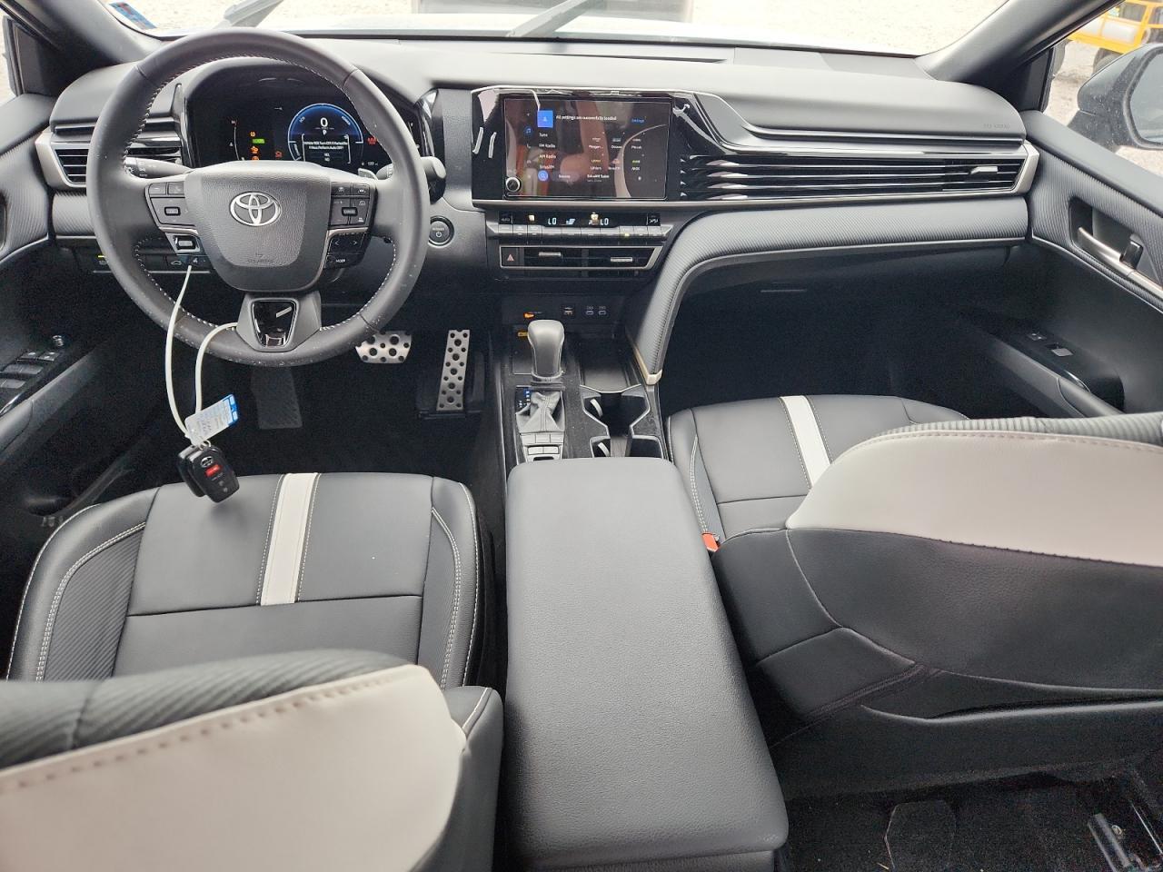 2026 TOYOTA CAMRY SE — Фото 8 из 12