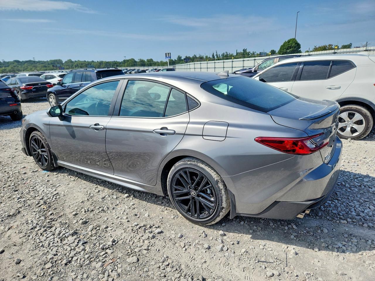 2026 TOYOTA CAMRY SE — Фото 2 из 12