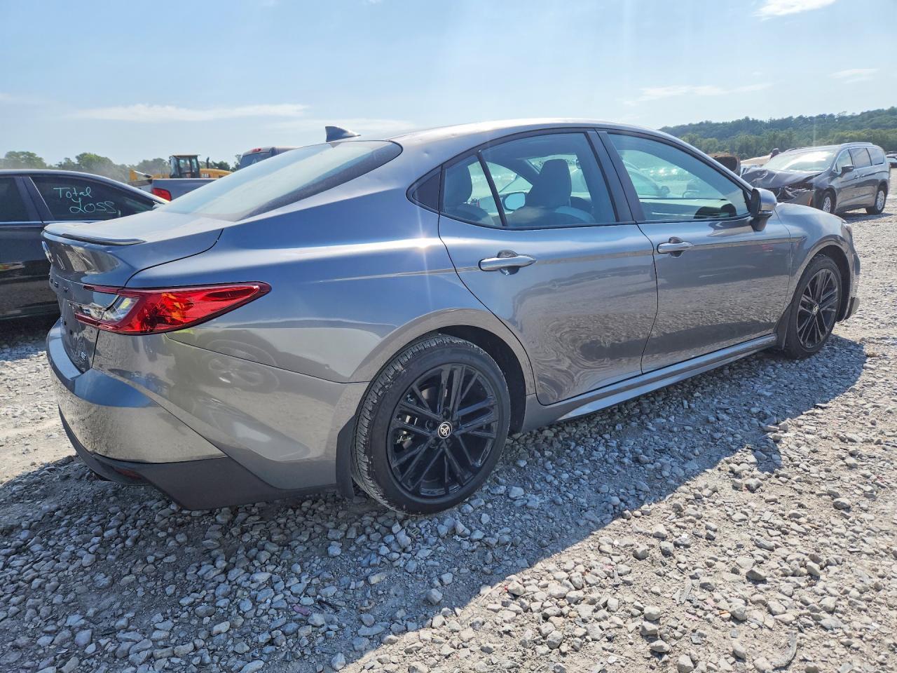 2026 TOYOTA CAMRY SE — Фото 3 из 12