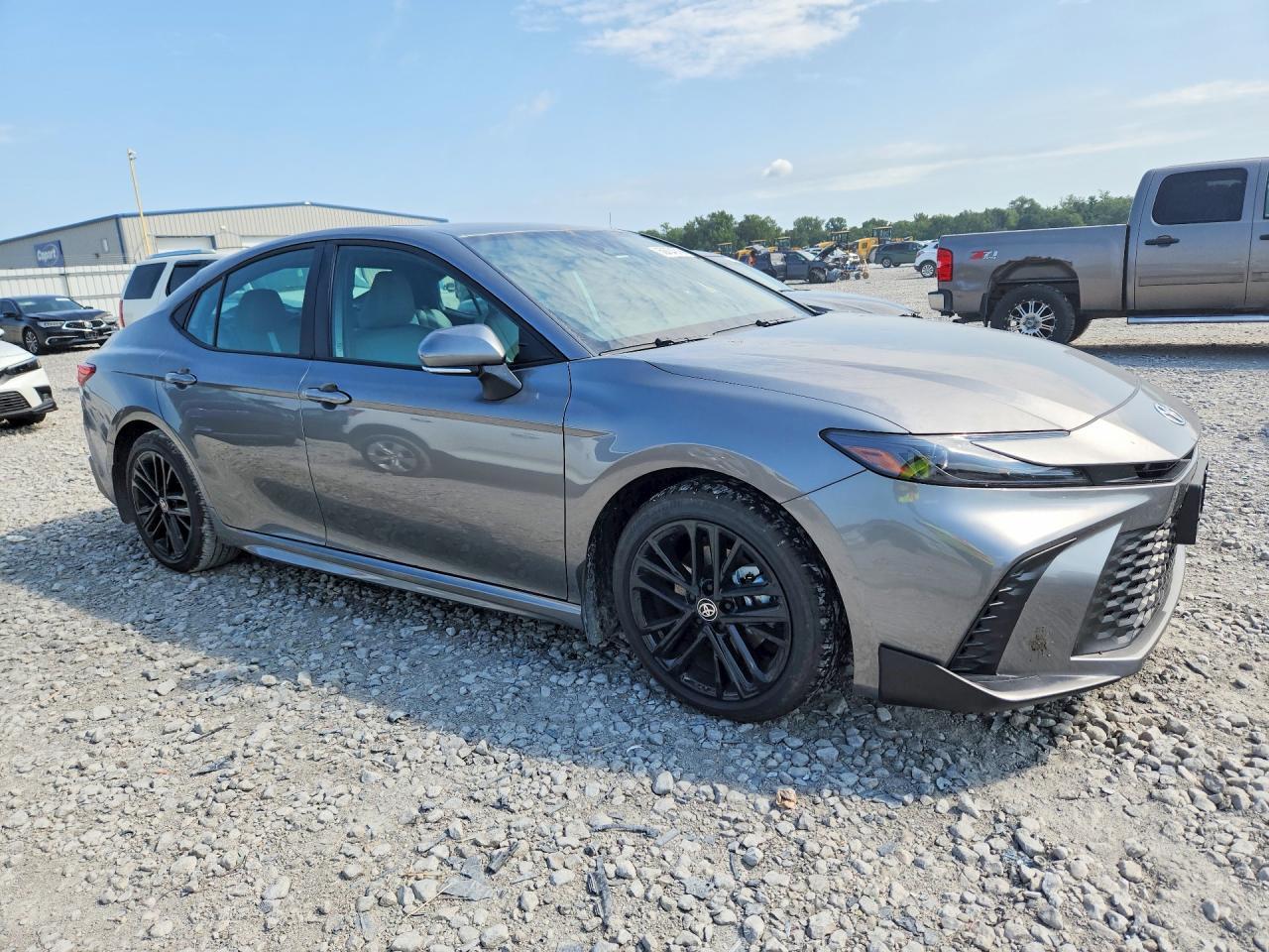 2026 TOYOTA CAMRY SE — Фото 4 из 12