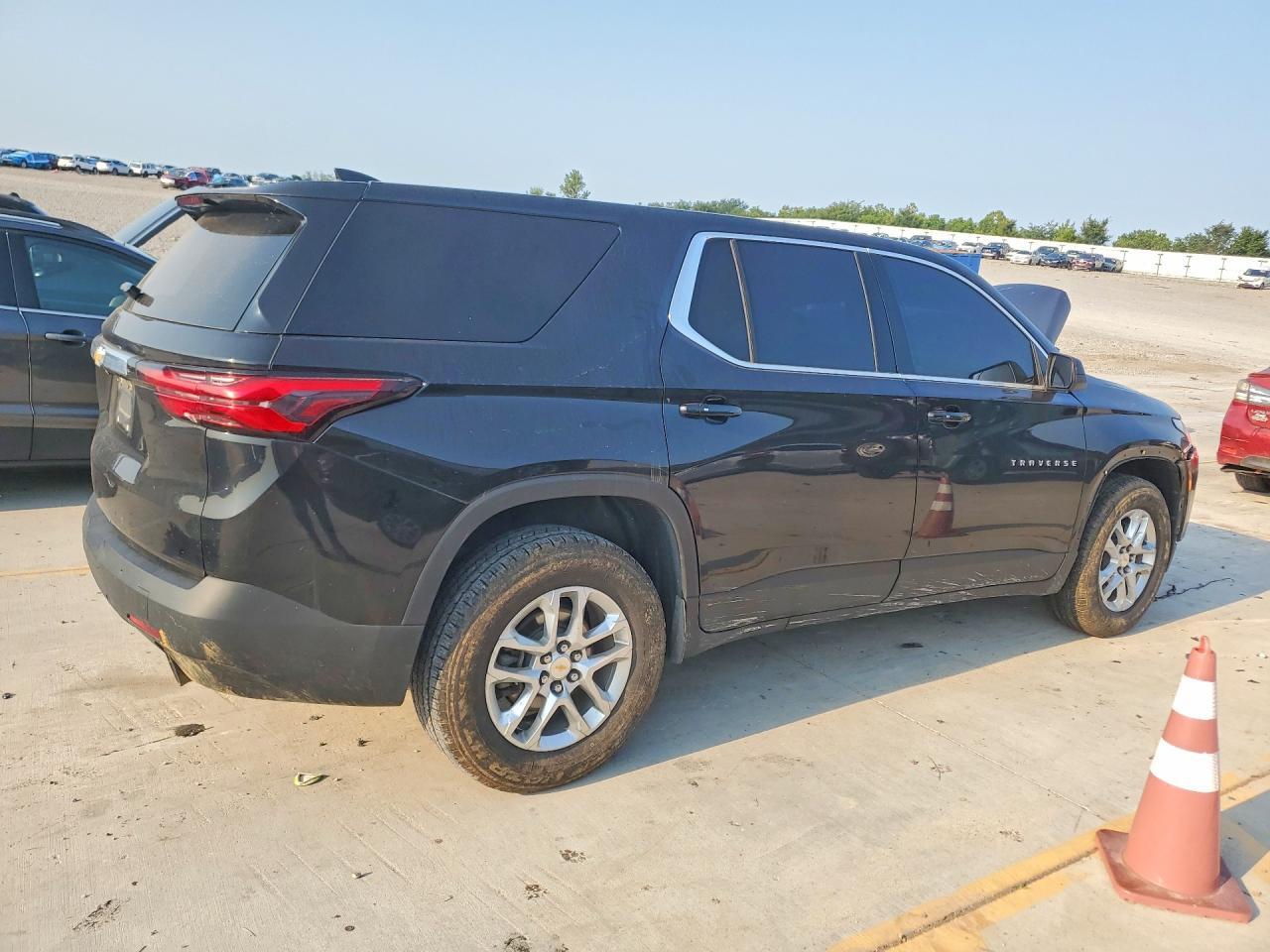 1GNERFKW6NJ119843 2022 CHEVROLET TRAVERSE photo no. 3