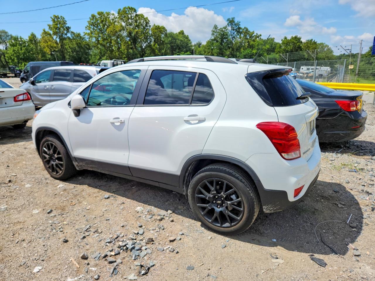 2022 CHEVROLET TRAX 1LT — Фото 2 из 13