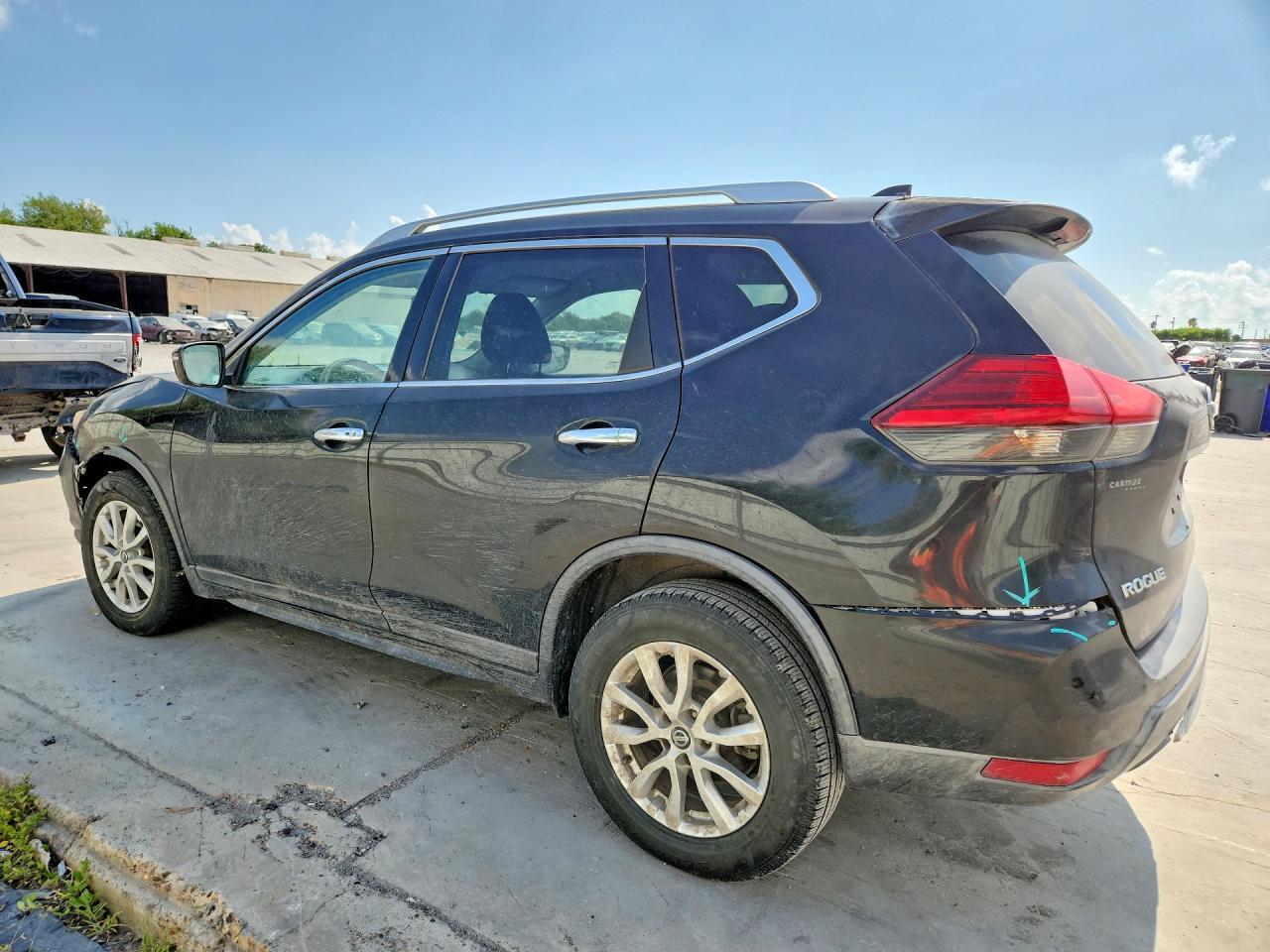 2017 NISSAN ROGUE SV — Фото 2 из 12