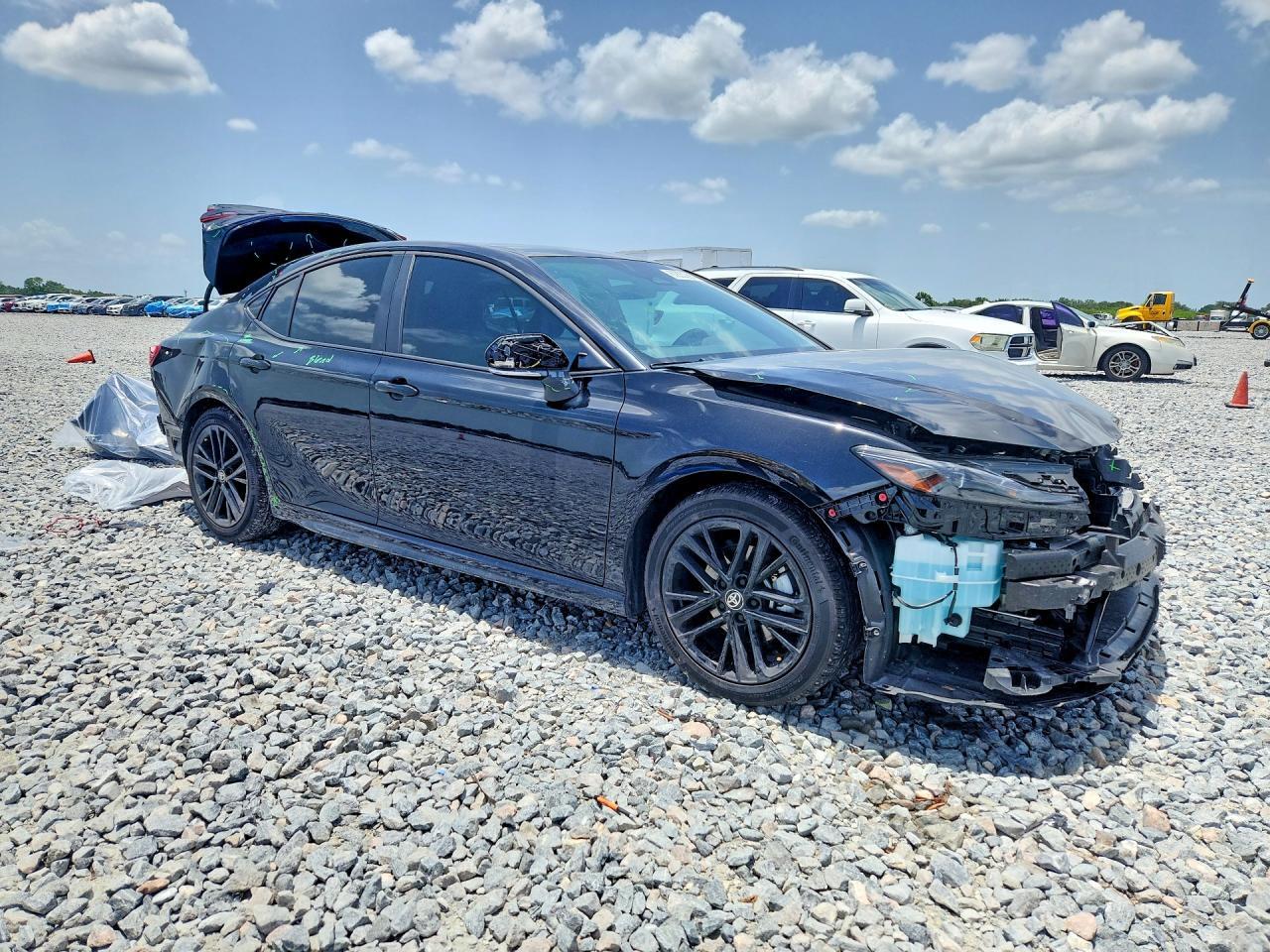2026 TOYOTA CAMRY SE — Фото 4 из 13