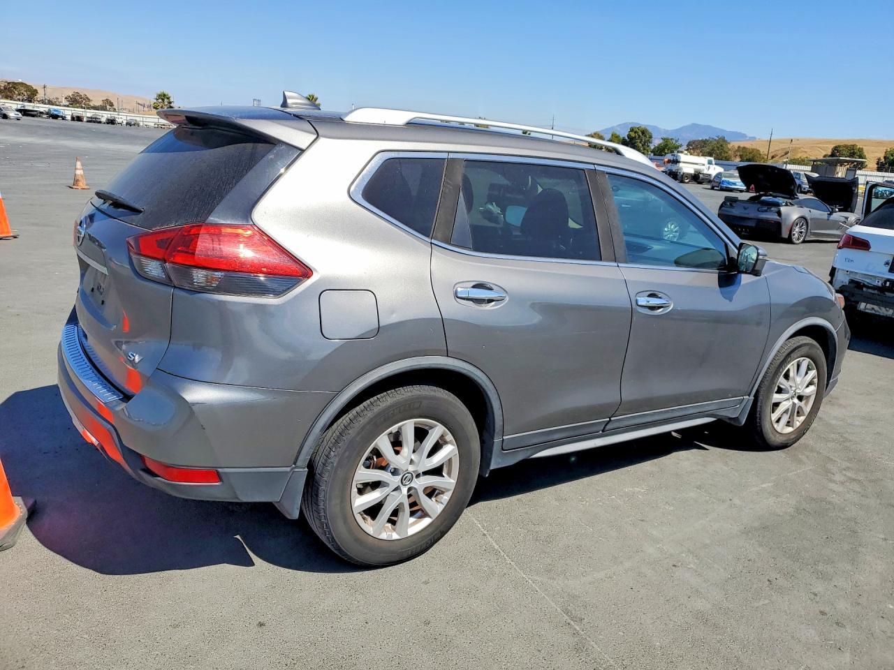 2017 NISSAN ROGUE SV — Фото 3 из 12