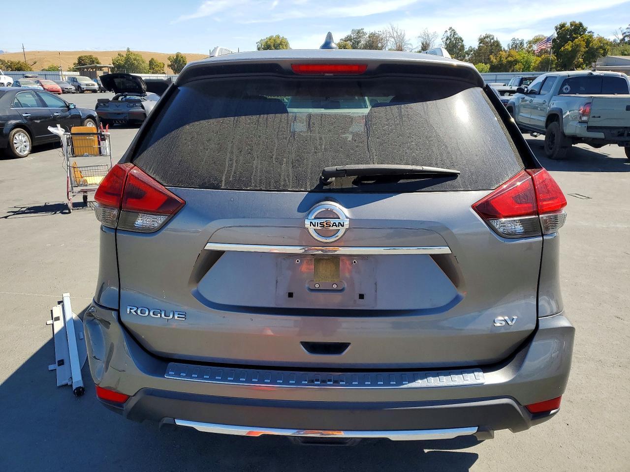 2017 NISSAN ROGUE SV — Фото 6 из 12