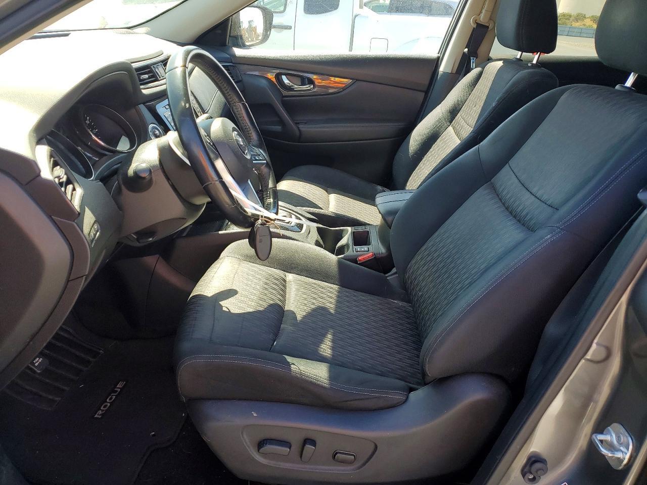 2017 NISSAN ROGUE SV — Фото 7 из 12