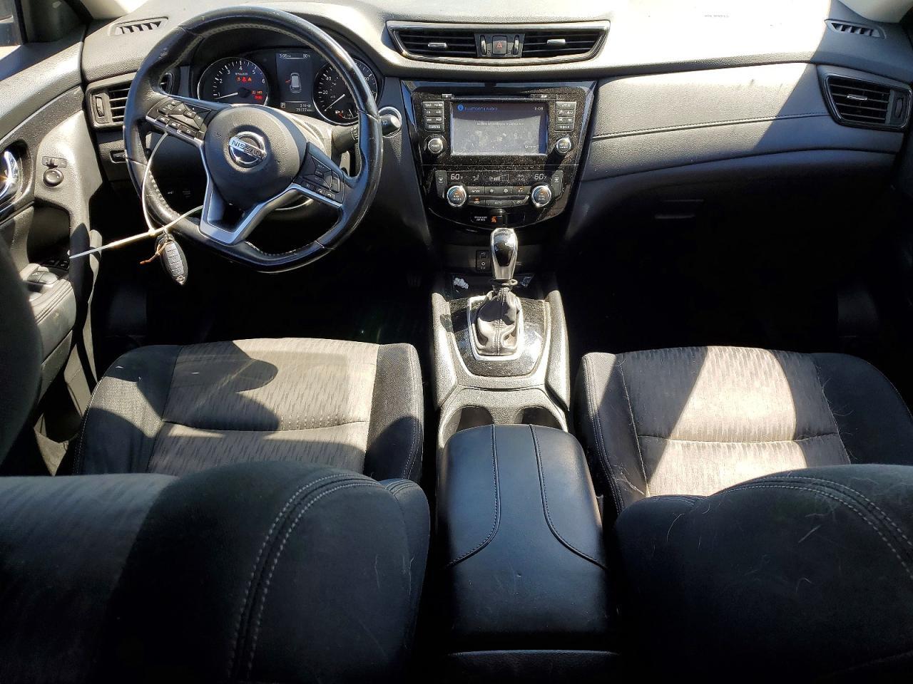 2017 NISSAN ROGUE SV — Фото 8 из 12