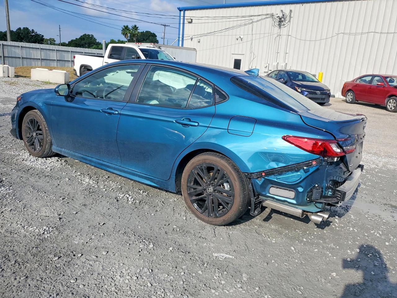 2026 TOYOTA CAMRY SE — Фото 2 из 13