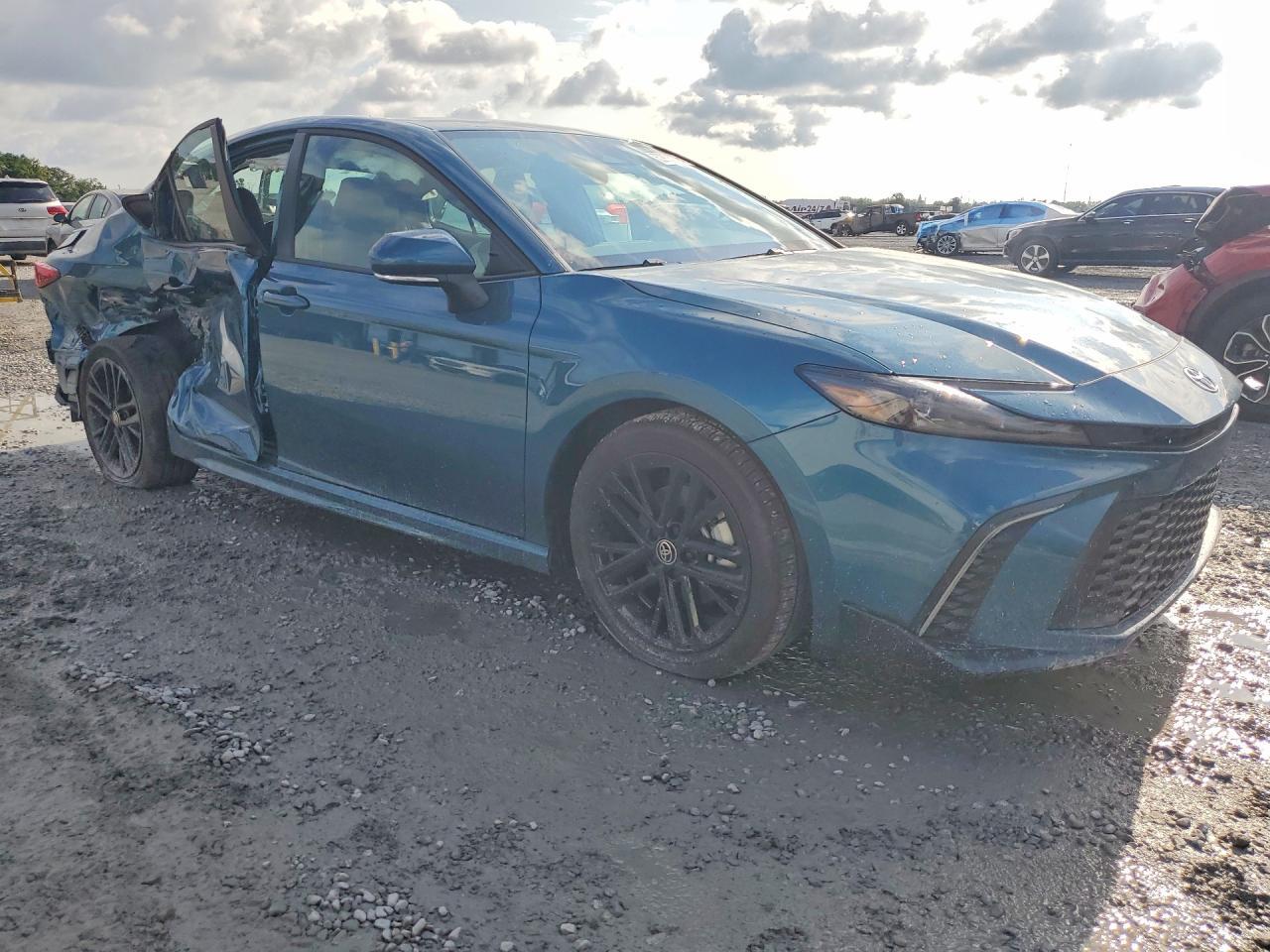 2026 TOYOTA CAMRY SE — Фото 4 из 13