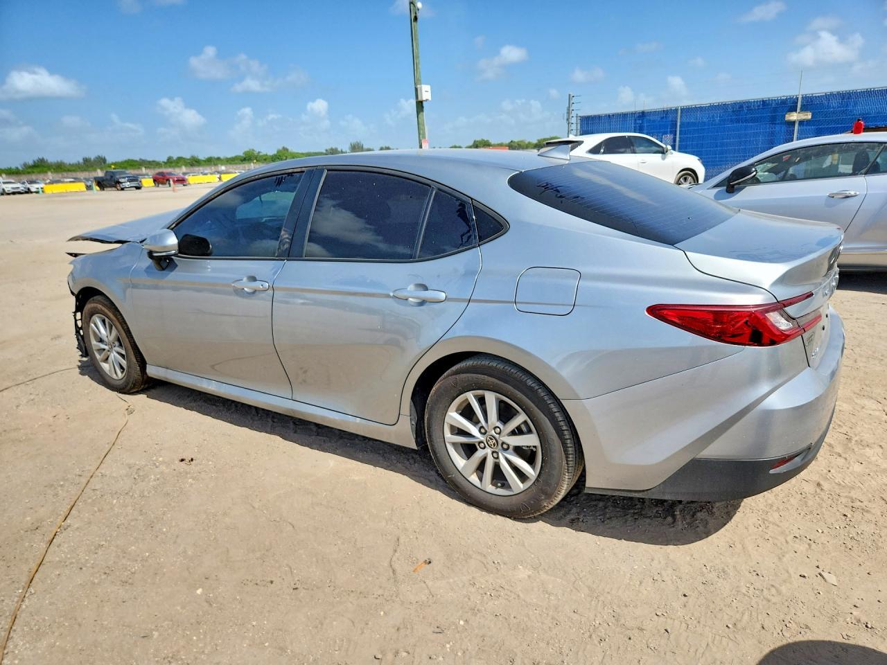 2026 TOYOTA CAMRY LE — Фото 2 из 13