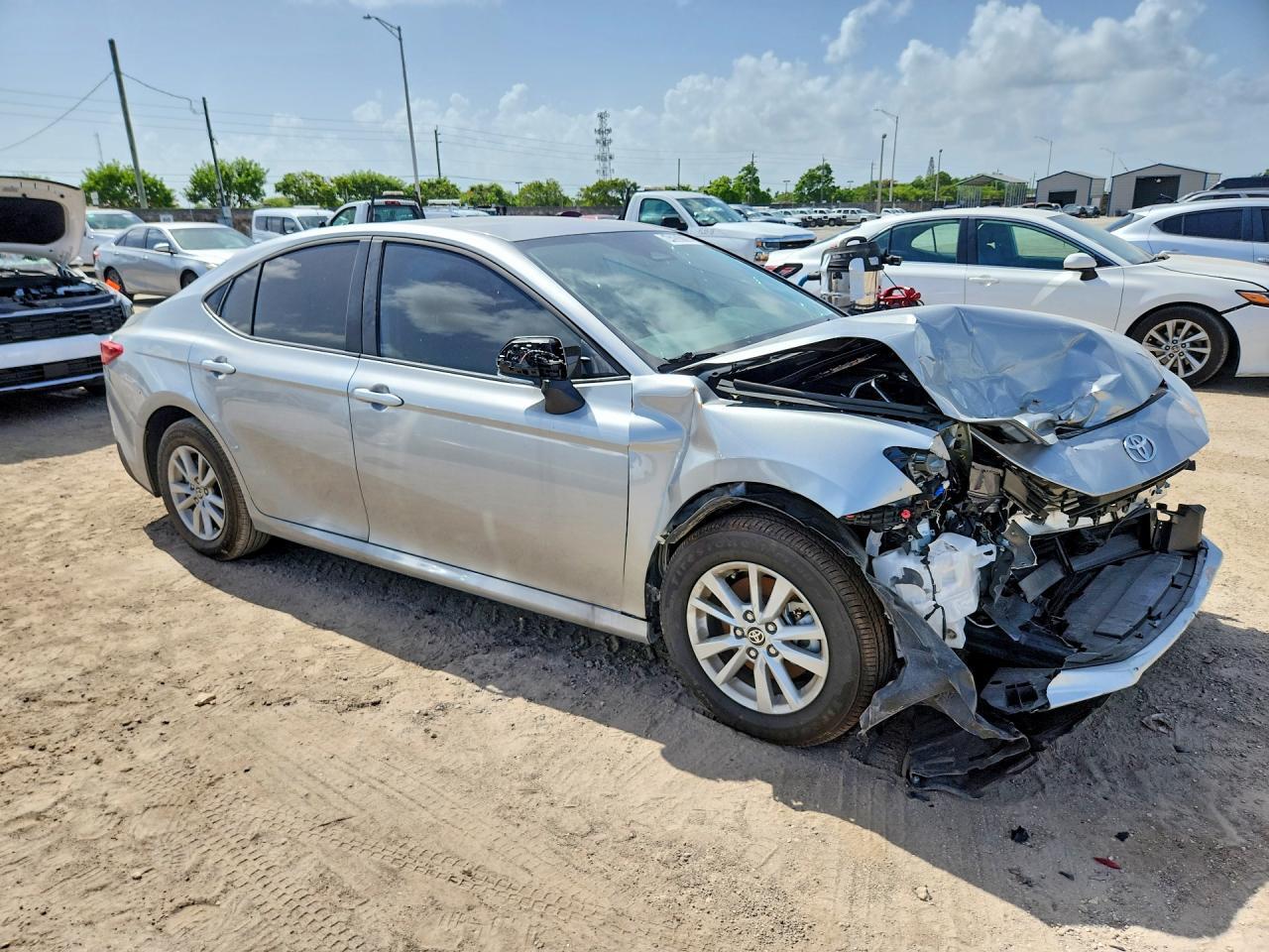 2026 TOYOTA CAMRY LE — Фото 4 из 13