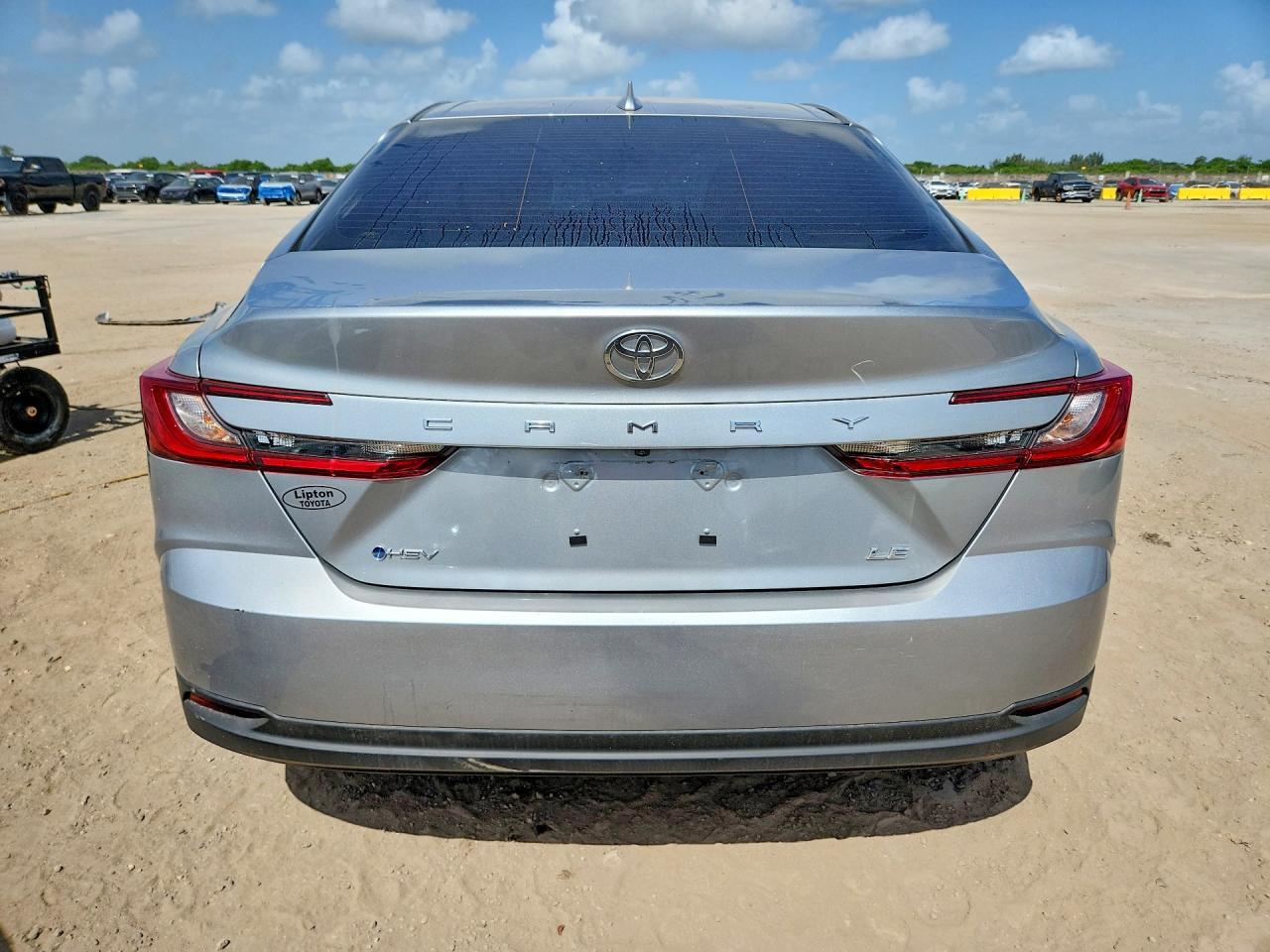 2026 TOYOTA CAMRY LE — Фото 6 из 13