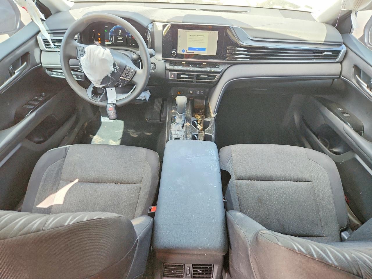 2026 TOYOTA CAMRY LE — Фото 8 из 13