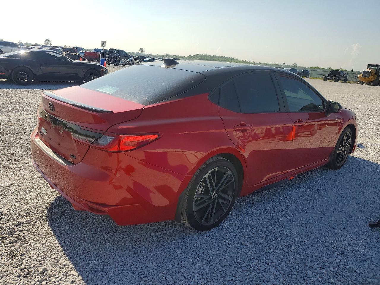 2026 TOYOTA CAMRY XSE — Фото 3 из 13