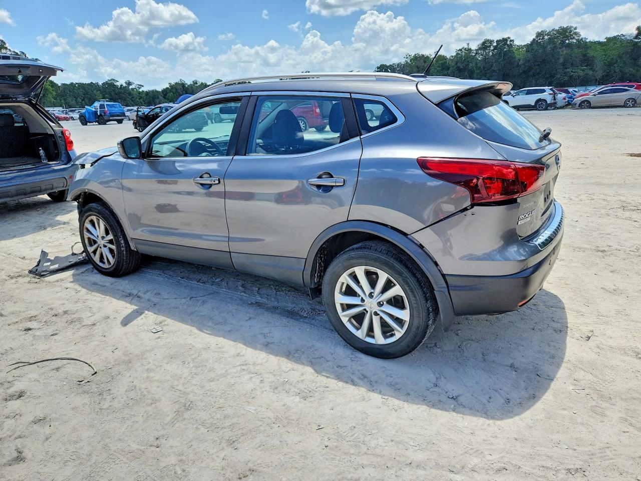 2017 NISSAN ROGUE SPORT SV — Фото 2 из 13