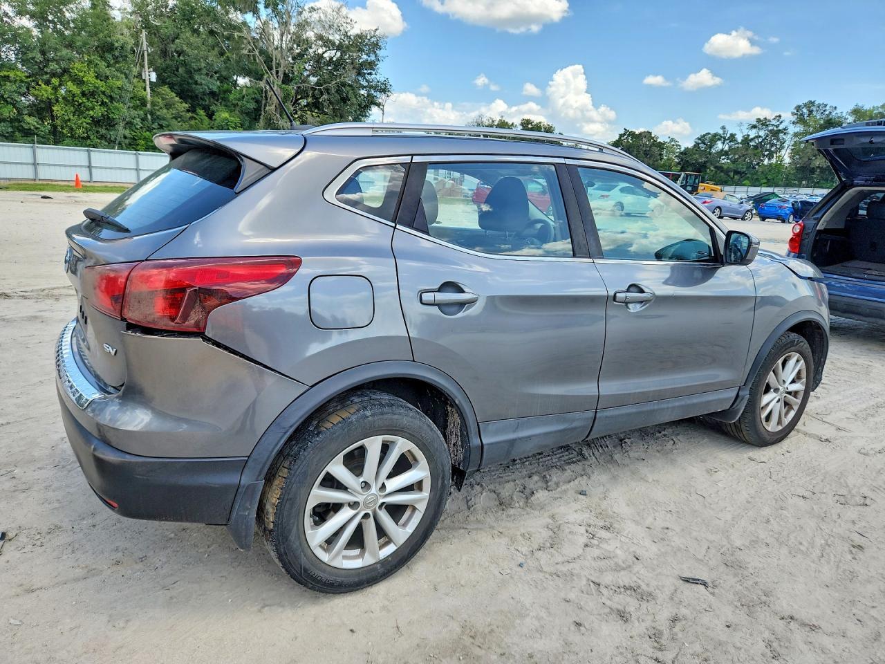 2017 NISSAN ROGUE SPORT SV — Фото 3 из 13