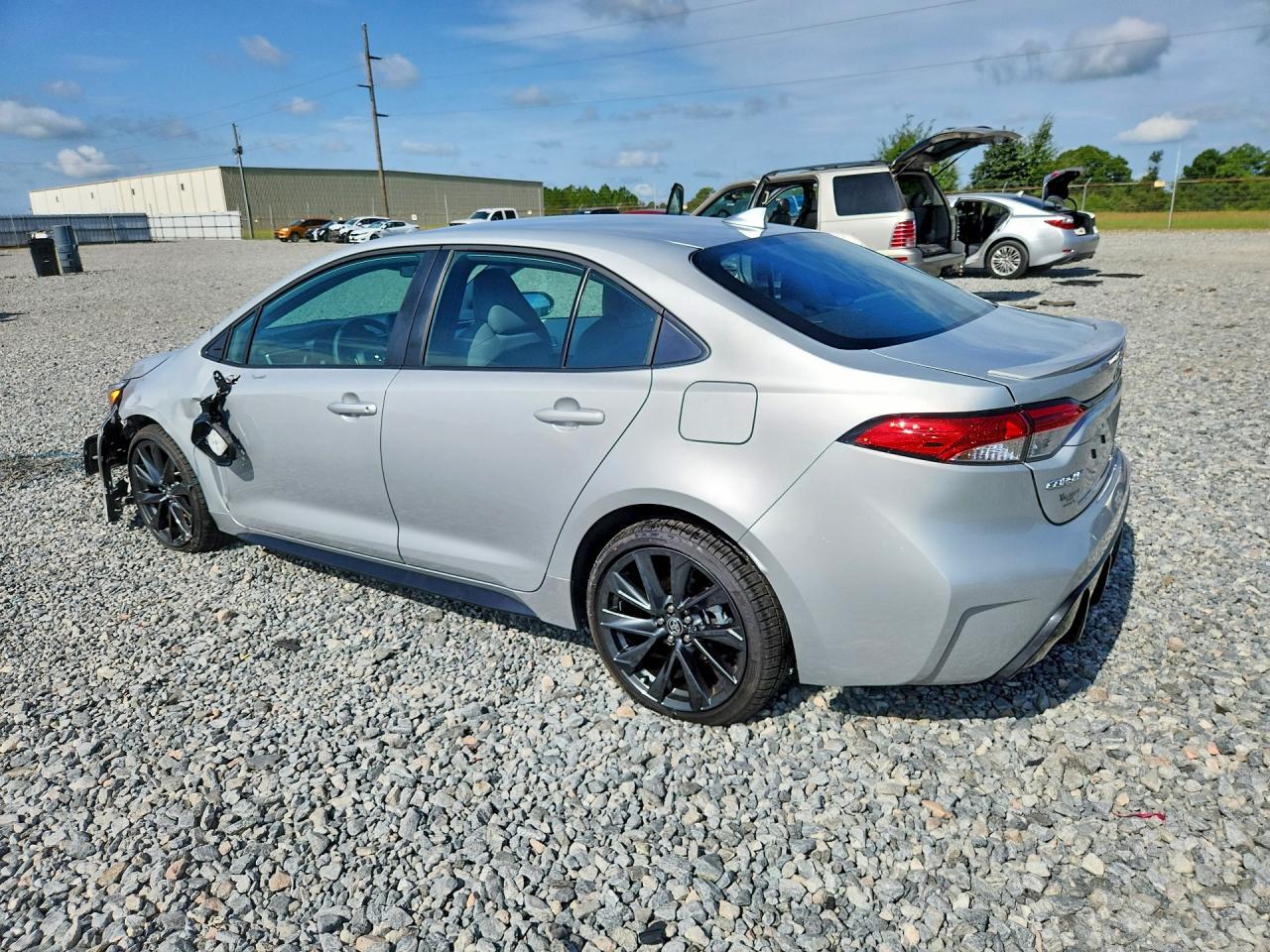 2026 TOYOTA COROLLA SE — Фото 2 из 13