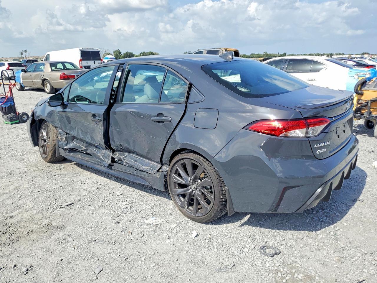 2026 TOYOTA COROLLA SE — Фото 2 из 12