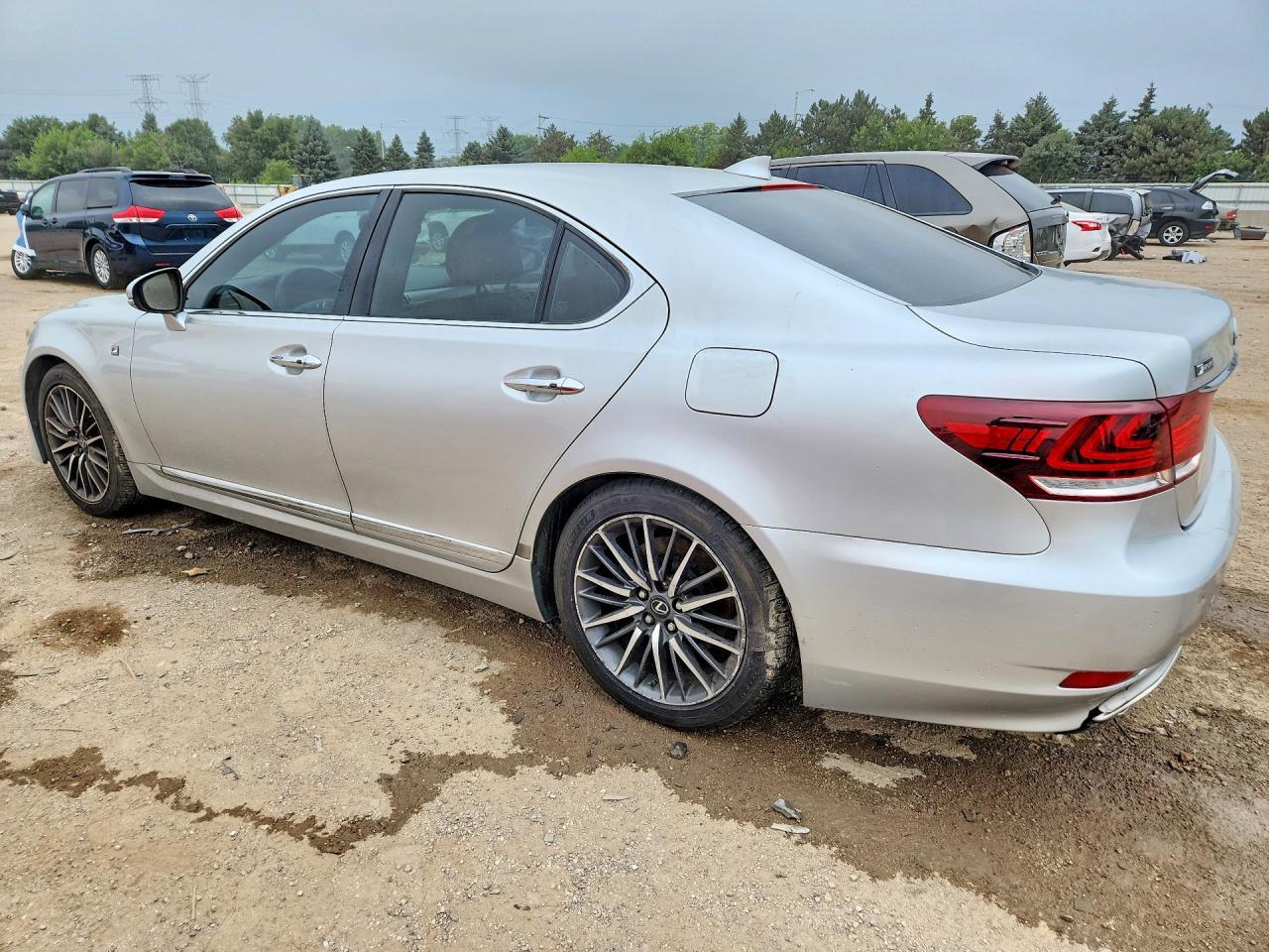 2014 LEXUS LS 460 — Фото 2 из 12