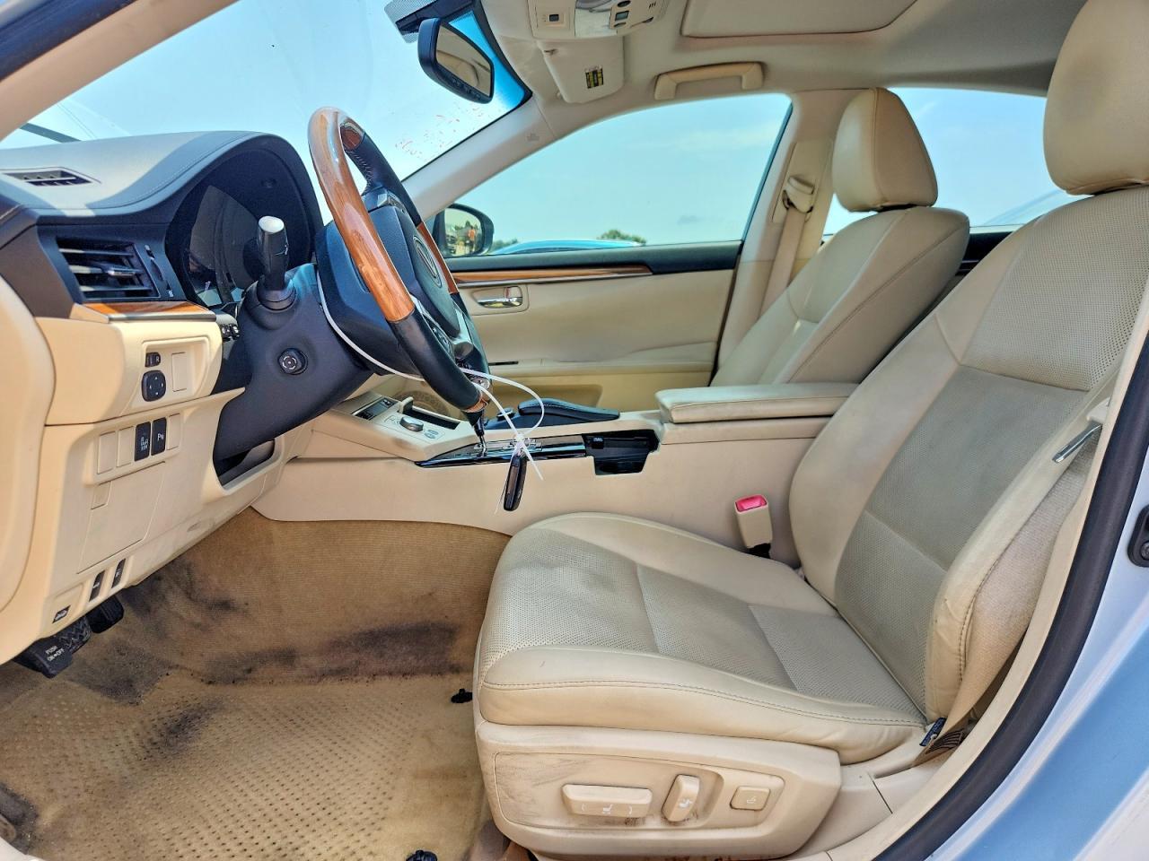 2014 LEXUS ES 300H — Фото 7 из 12