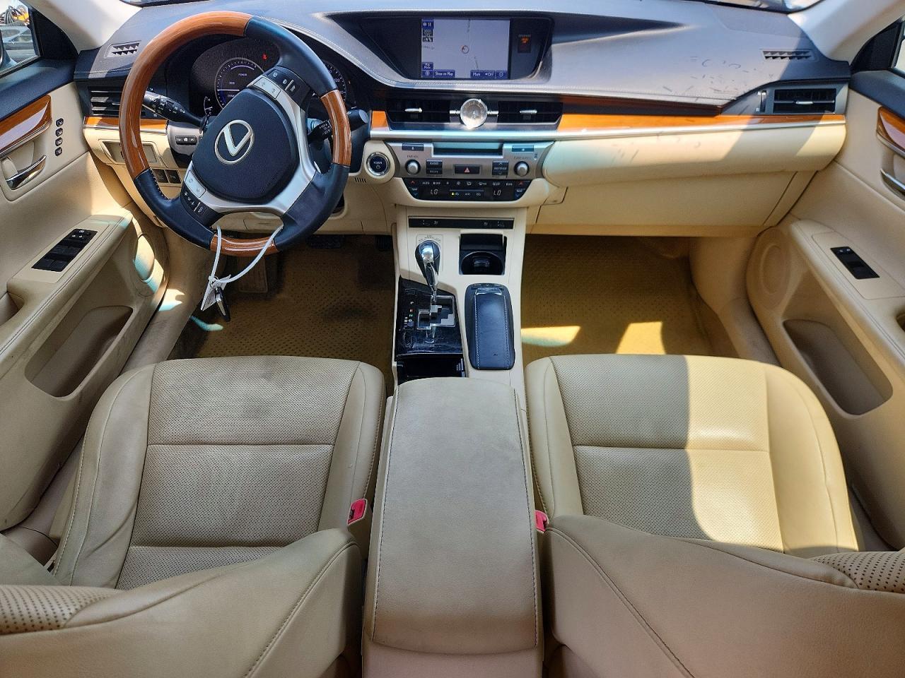 2014 LEXUS ES 300H — Фото 8 из 12