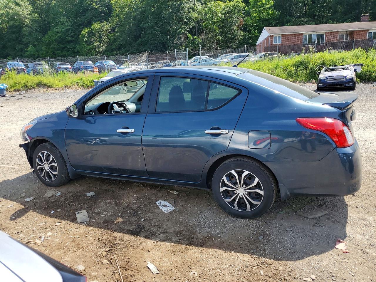 2017 NISSAN VERSA 1.6 SV — Фото 2 из 12
