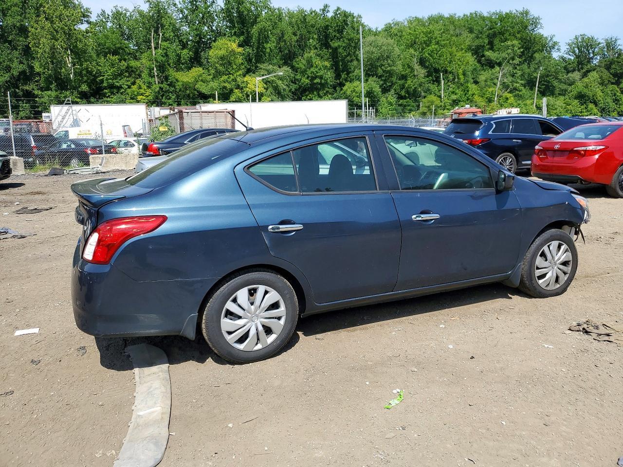 2017 NISSAN VERSA 1.6 SV — Фото 3 из 12