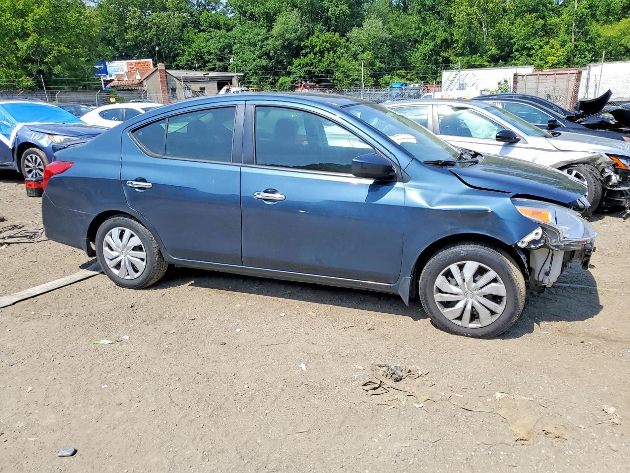 2017 NISSAN VERSA 1.6 SV — Фото 4 из 12