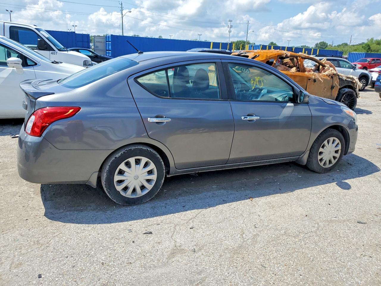 2017 NISSAN VERSA 1.6 SV — Фото 3 из 12