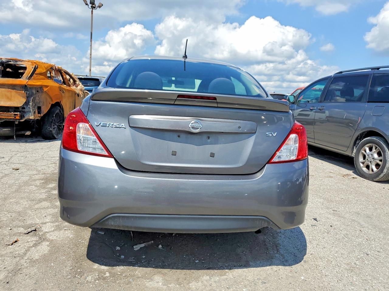 2017 NISSAN VERSA 1.6 SV — Фото 6 из 12