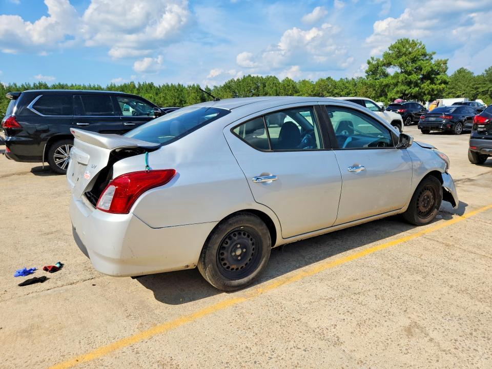 2017 NISSAN VERSA 1.6 SV — Фото 3 из 12