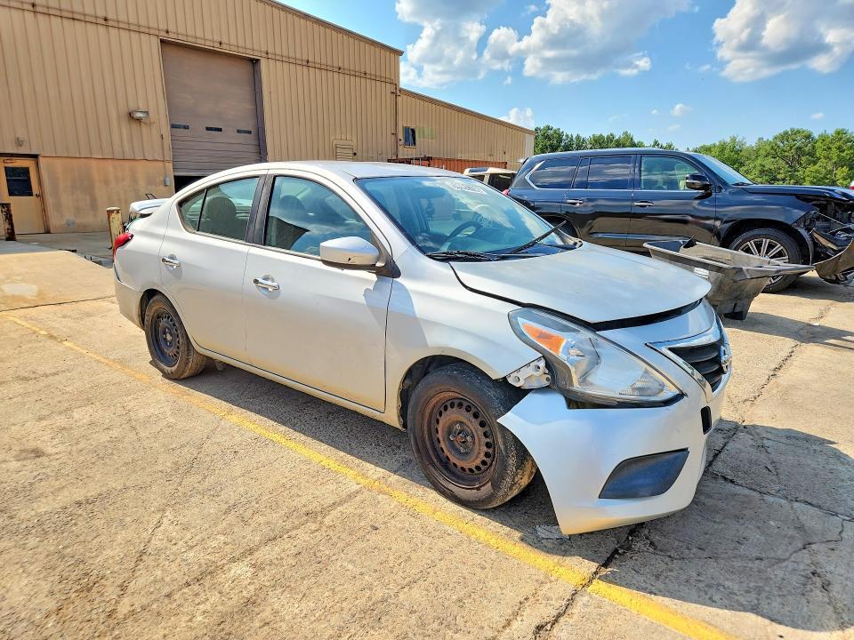 2017 NISSAN VERSA 1.6 SV — Фото 4 из 12