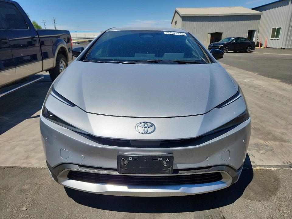 2026 TOYOTA PRIUS PLUG-IN HYBRID SE — Фото 5 из 12