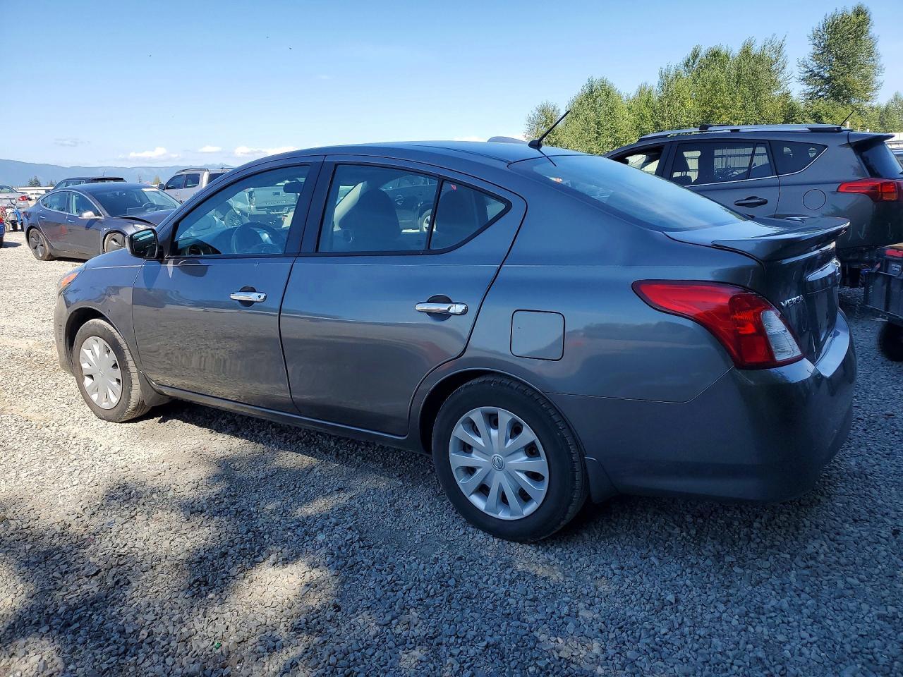 2017 NISSAN VERSA 1.6 SV — Фото 2 из 12