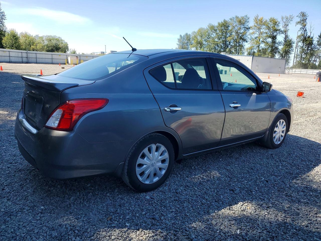2017 NISSAN VERSA 1.6 SV — Фото 3 из 12