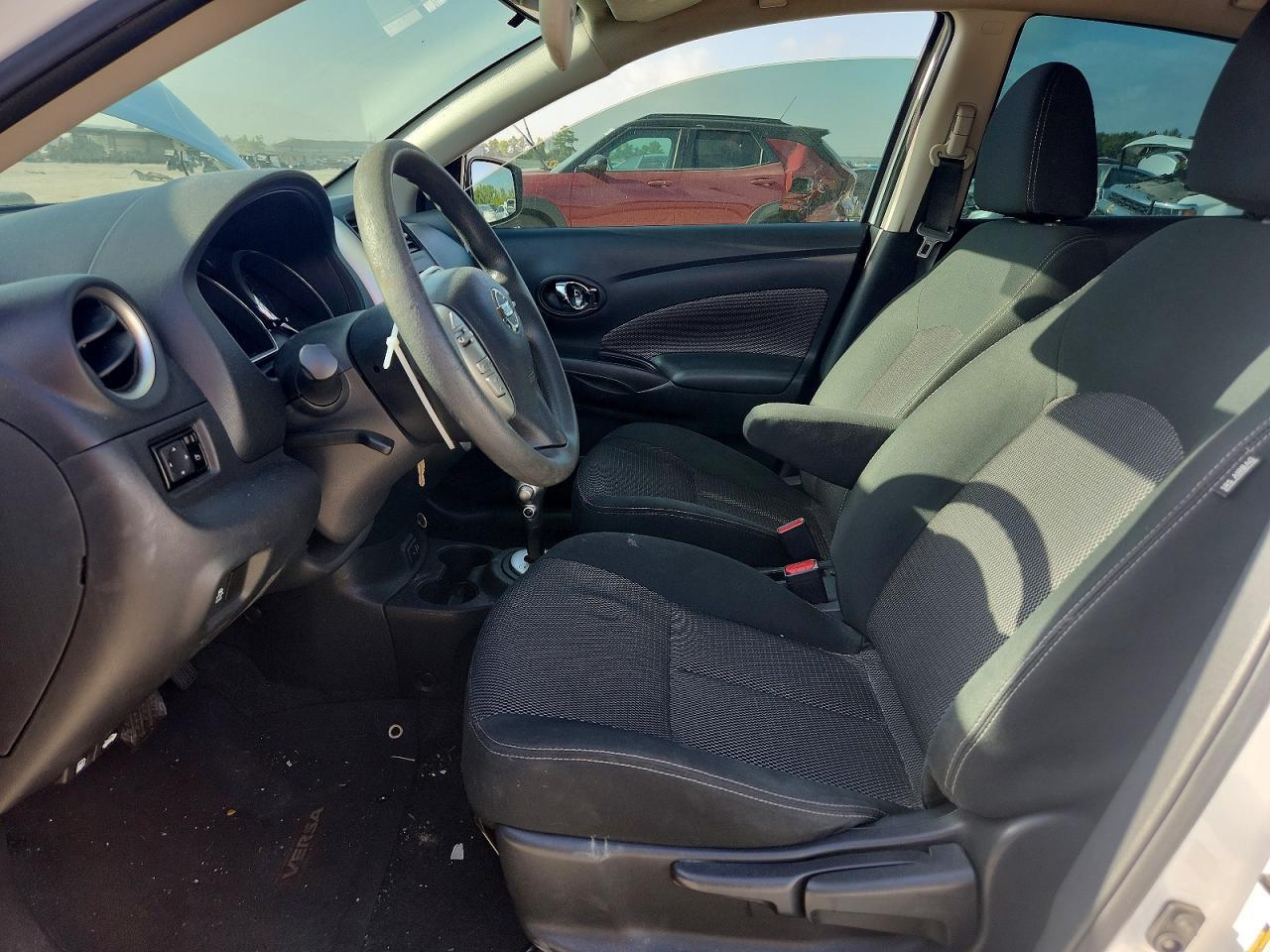 2017 NISSAN VERSA 1.6 SV — Фото 7 из 13
