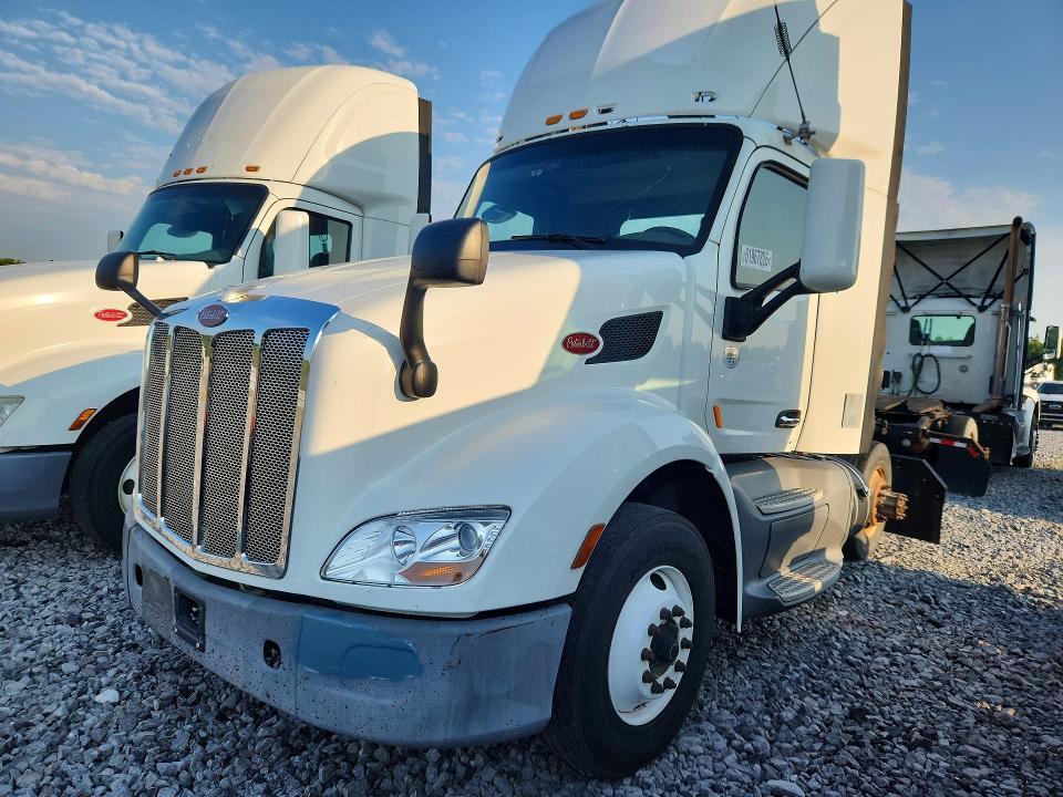 1XPBA48X3HD428968 2017 PETERBILT 579 photo no. 1
