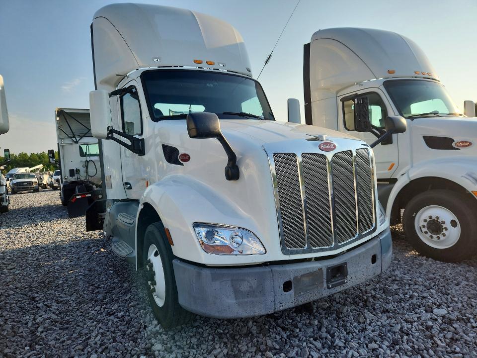 1XPBA48X3HD428968 2017 PETERBILT 579 photo no. 4