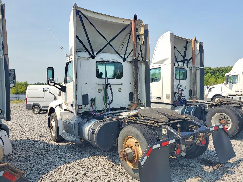2017 PETERBILT 579 SEMI TRUCK — Фото 2 из 13