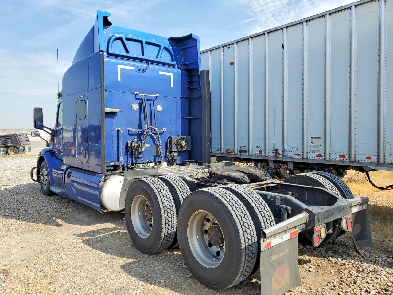 1XPBDP9X4HD363815 2017 PETERBILT 579 photo no. 2