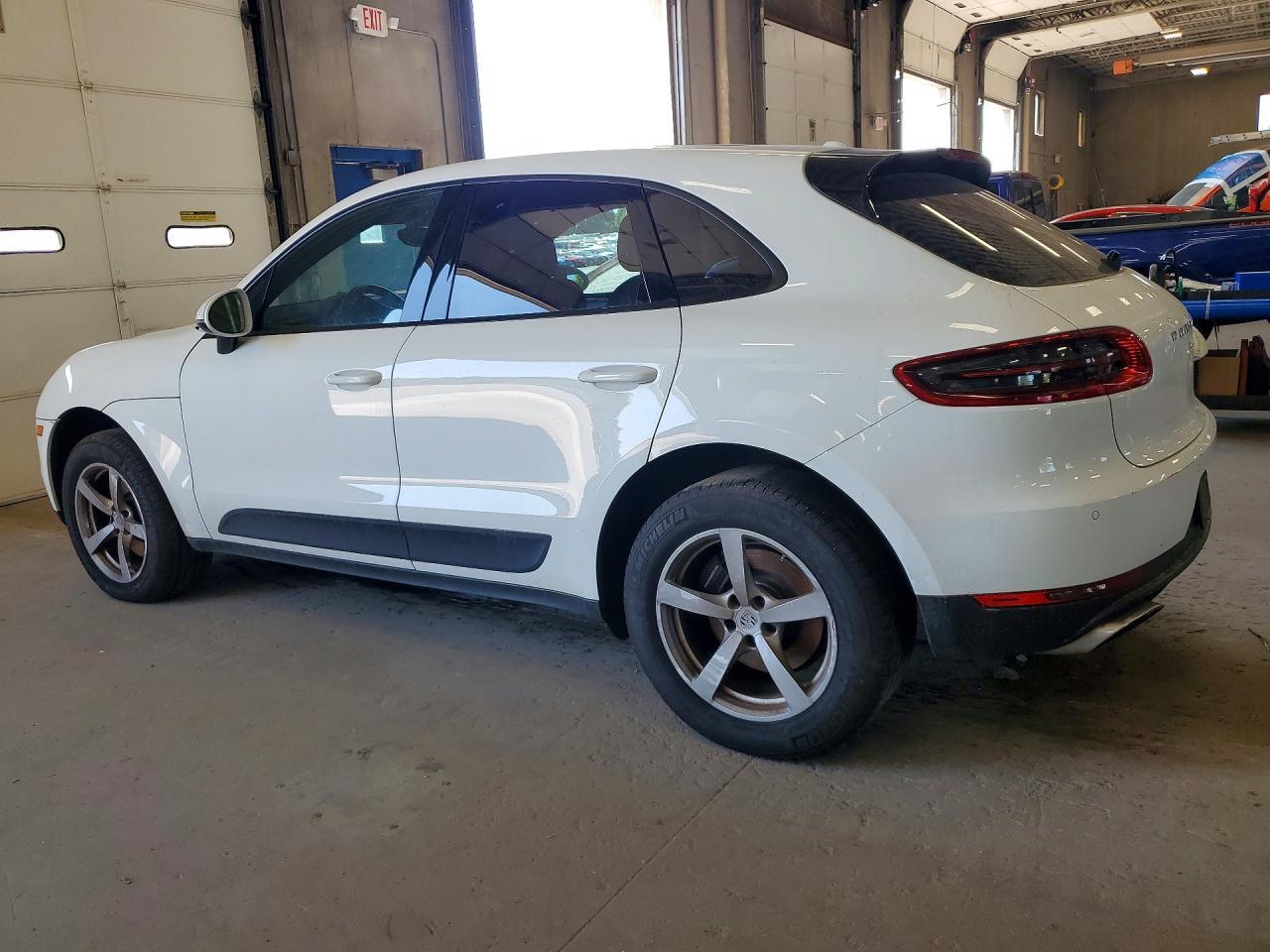 2017 PORSCHE MACAN — Фото 2 из 13
