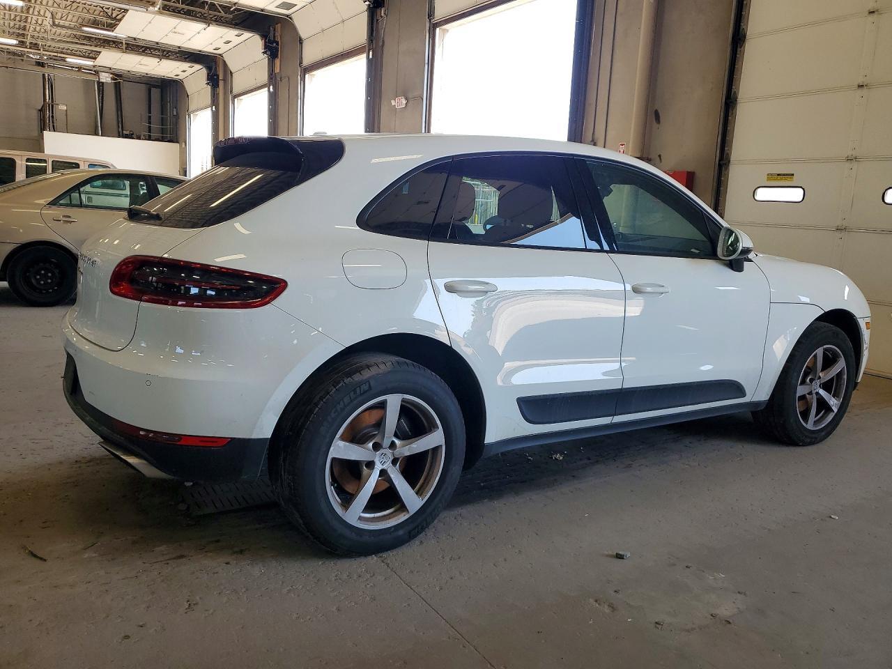 2017 PORSCHE MACAN — Фото 3 из 13