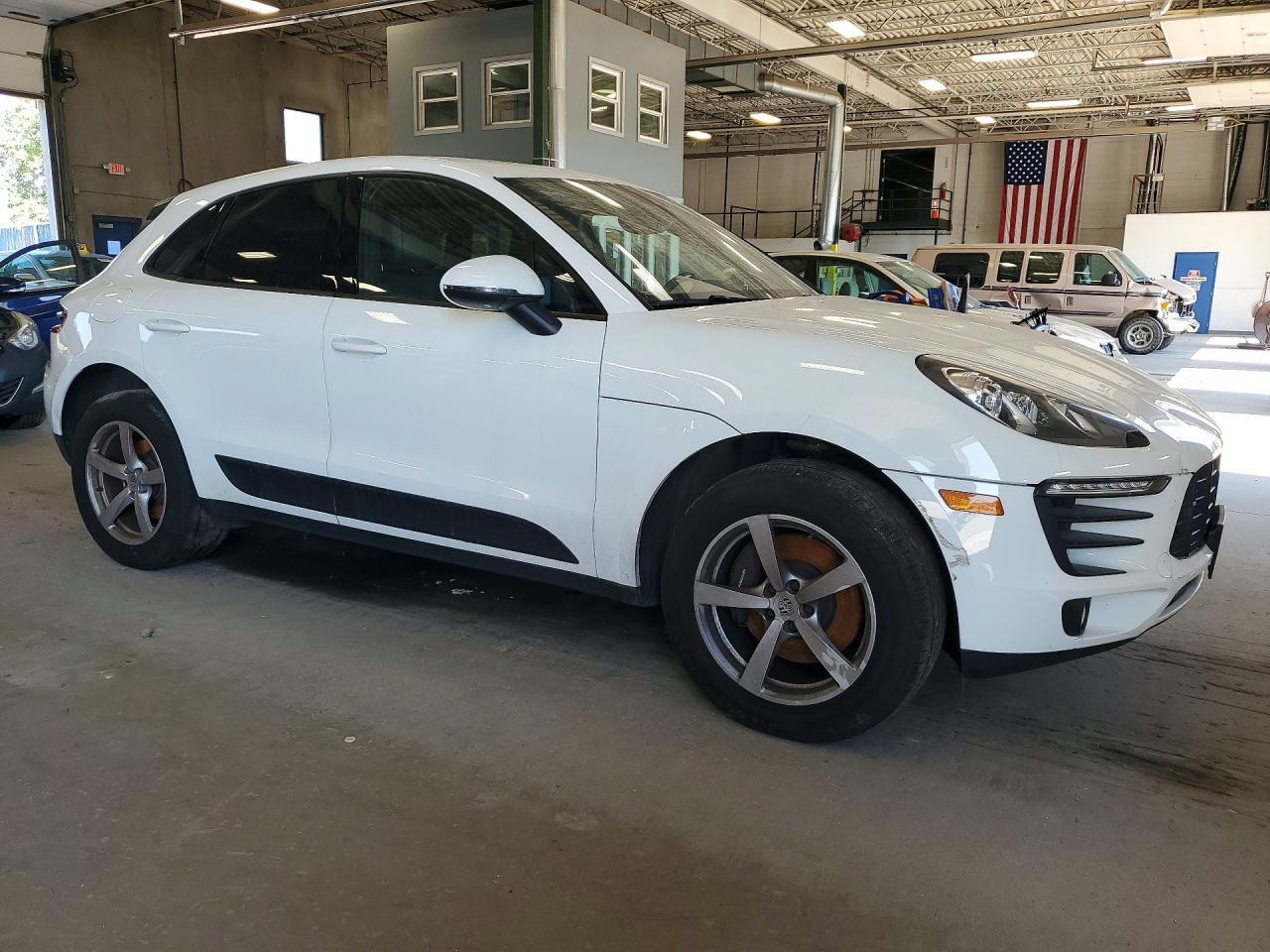 2017 PORSCHE MACAN — Фото 4 из 13