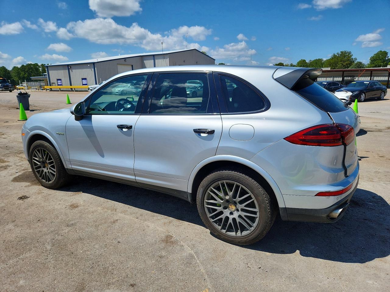 2017 PORSCHE CAYENNE SE HYBRID PLATINUM — Фото 2 из 14