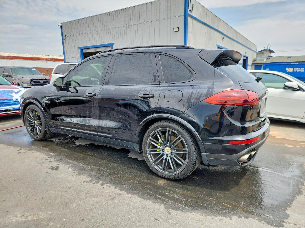 2017 PORSCHE CAYENNE SE HYBRID PLATINUM — Фото 2 из 12