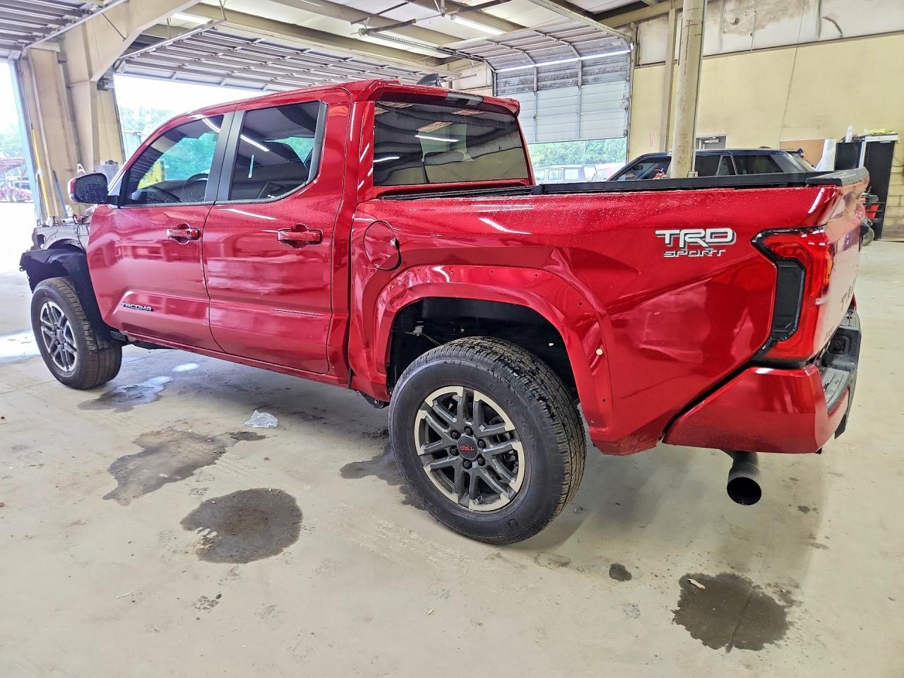 2026 TOYOTA TACOMA TRD SPORT — Фото 2 из 12